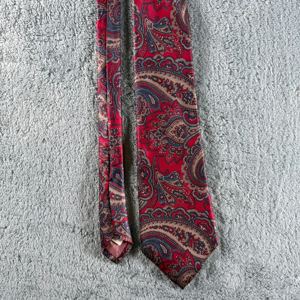 Vintage Red Paisley Silk Necktie Made in USA RN22356 Classic‎ Mens Tie